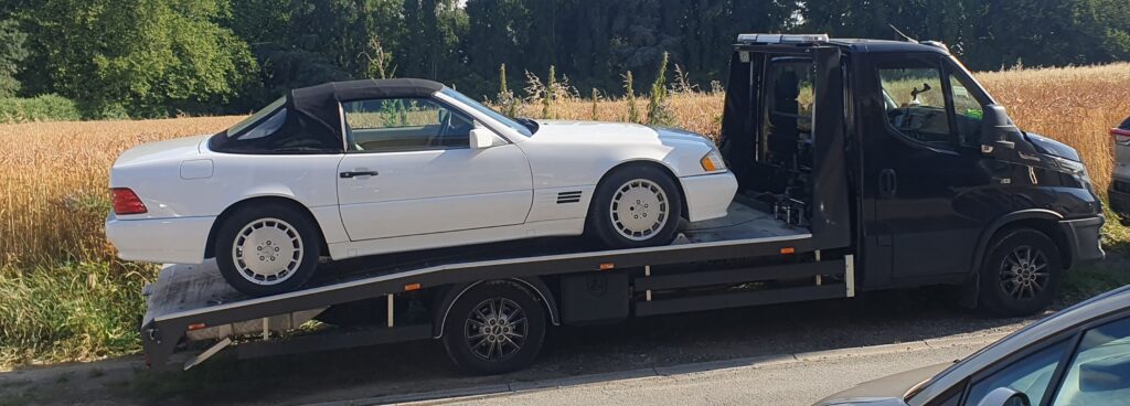 BMW Cabriolet sur la dépanneuse