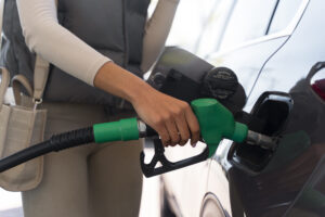 Dépanneur intervenant pour une voiture en panne due à une erreur ou une absence de carburant à Bruxelles